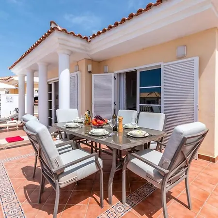 Villa Azure Wonderful 3 Bedroom Private Heated Pool