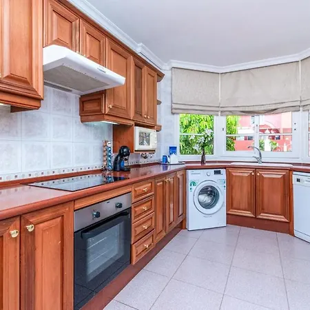 Villa Azure Wonderful 3 Bedroom Private Heated Pool *